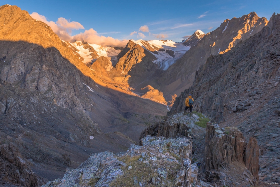 Sunrise over the Aktru Valley